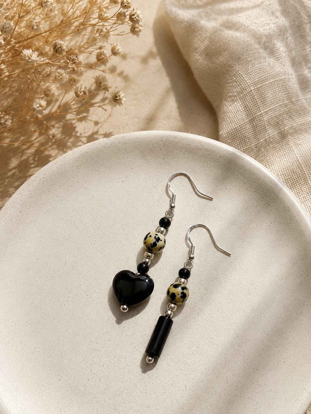 Orecchini Asimmetrici Onice Nero e Diaspro Dalmata Handmade