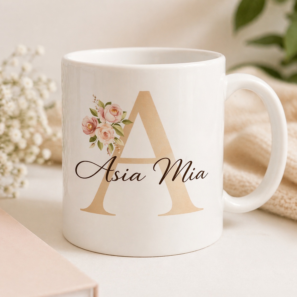 Tazza personalizzata con iniziale e nome – Tazza floreale elegante – Idea regalo donna