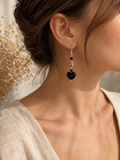 Orecchini cuore nero e perla, orecchini pendenti eleganti, gioiello handmade donna, regalo romantico chic