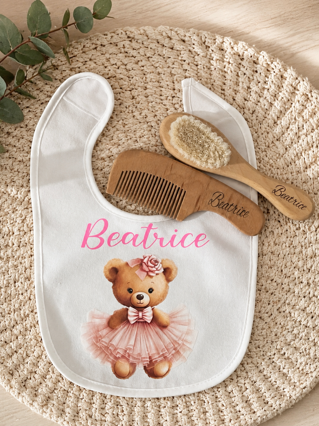 Set Nascita Personalizzato Bimbo- Bimba – Bavaglino con Nome e Set Spazzola Pettine in Legno – Idea Regalo Neonato